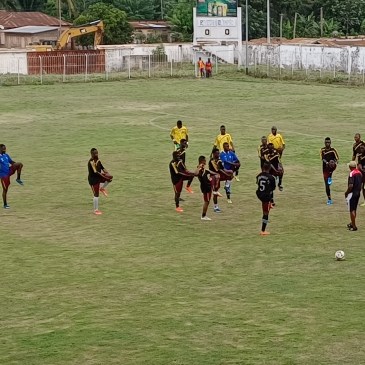 Olympic AC en plein échauffement à quelques minutes du coup du match d'ouverture du tournoi RK 2022