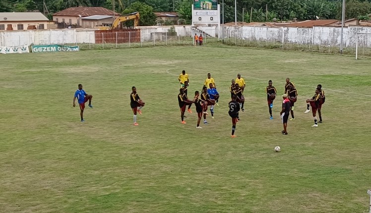 Olympic AC en plein échauffement à quelques minutes du coup du match d'ouverture du tournoi RK 2022