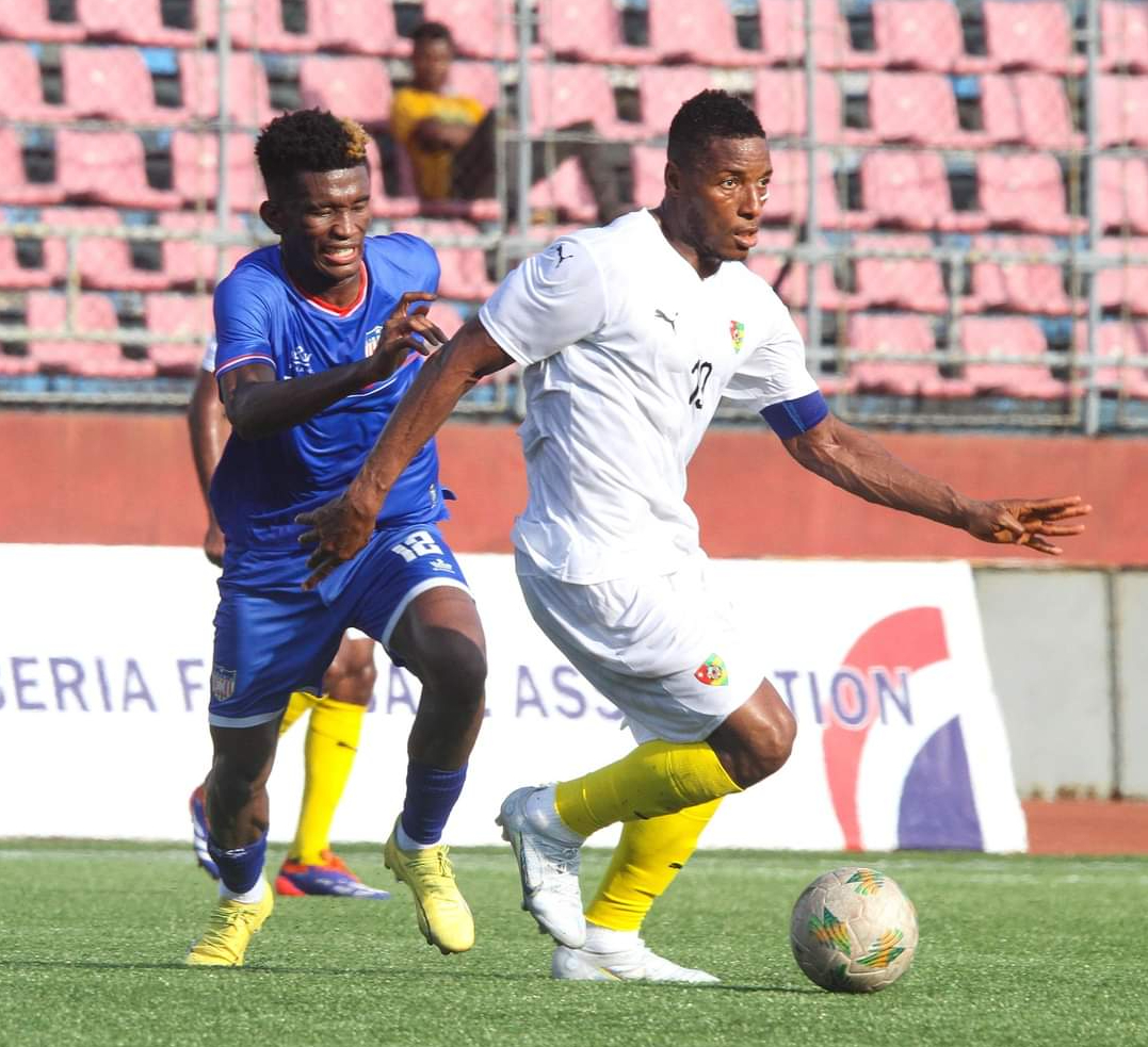 Une phase de jeu lors du match Liberia vs. Togo